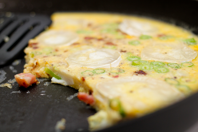 Omelette with goat cheese